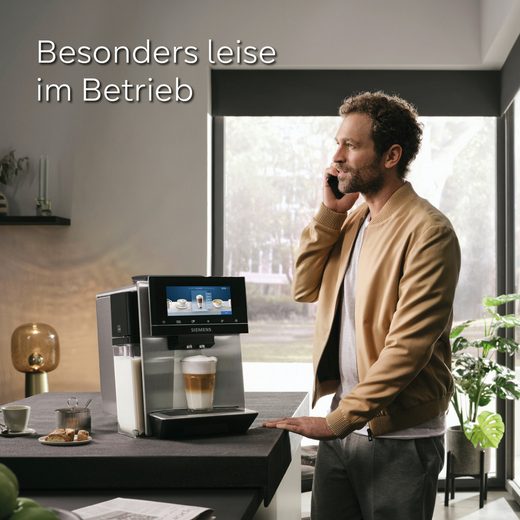 Der Kaffeevollautomat EQ900 plus TQ903DZ3 umfasst die Funktionen automatische Reinigung und Entkalkung, Cold Brew sowie einen Barista-Modus.